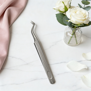 King Lash — Fiber-Grip Curved Mega Volume Tweezer